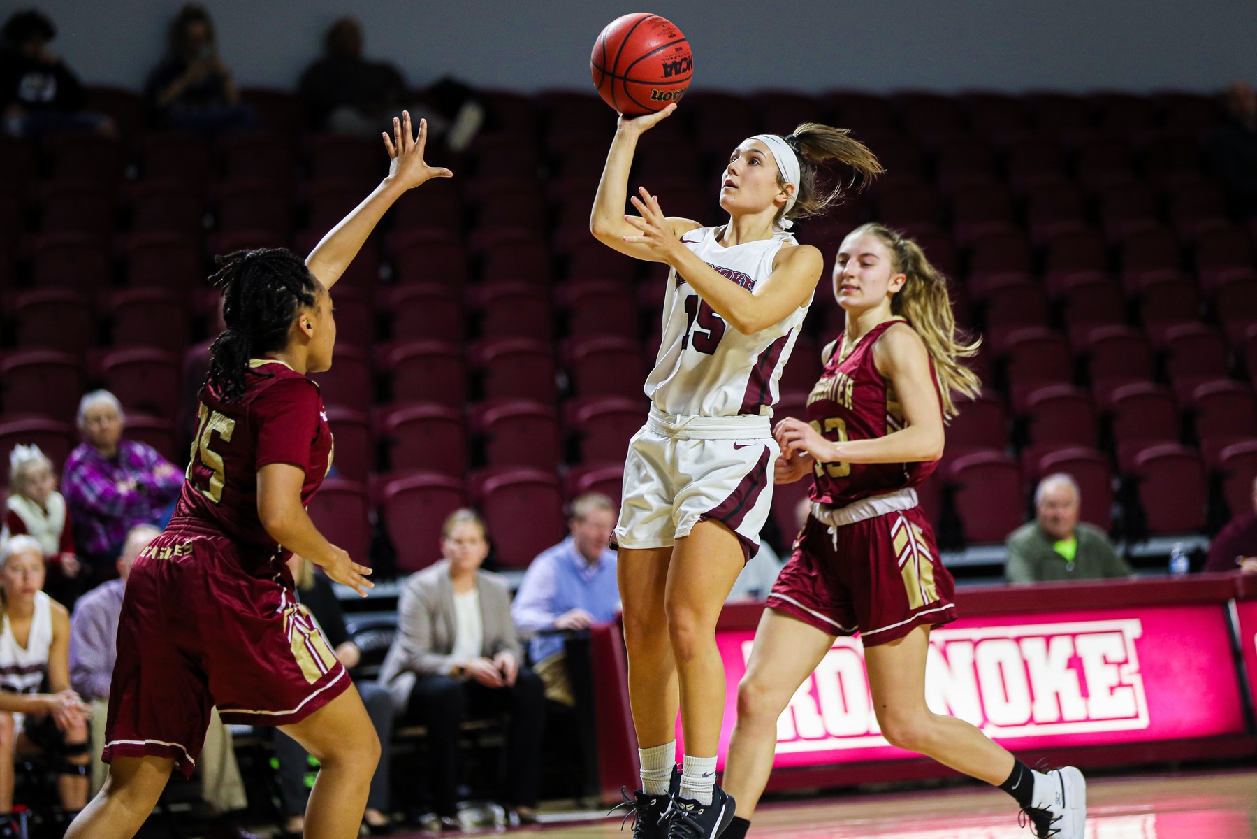 Behind 23 points from Molly Hassell Roanoke opened 2020 with a 78-73 ODAC win at home over Bridgewater.