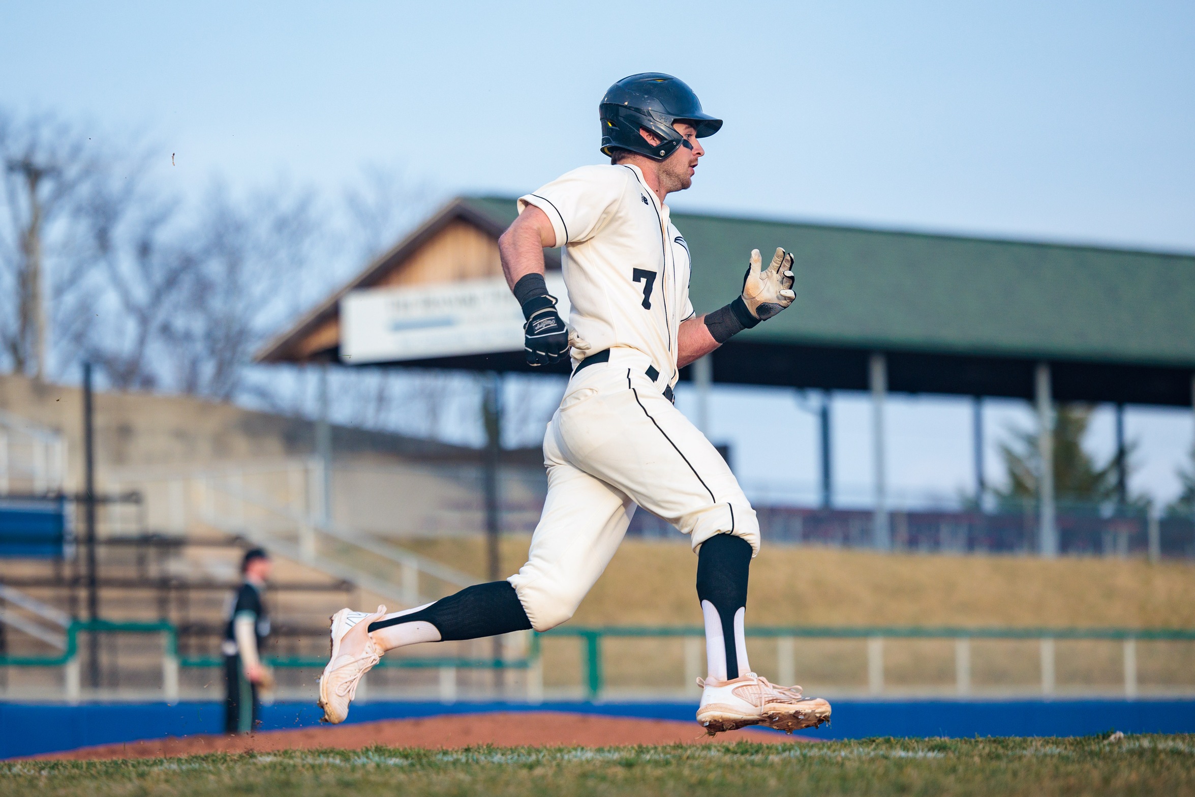 Maroons Sweep Saturday Doubleheader With Hampden-Sydney