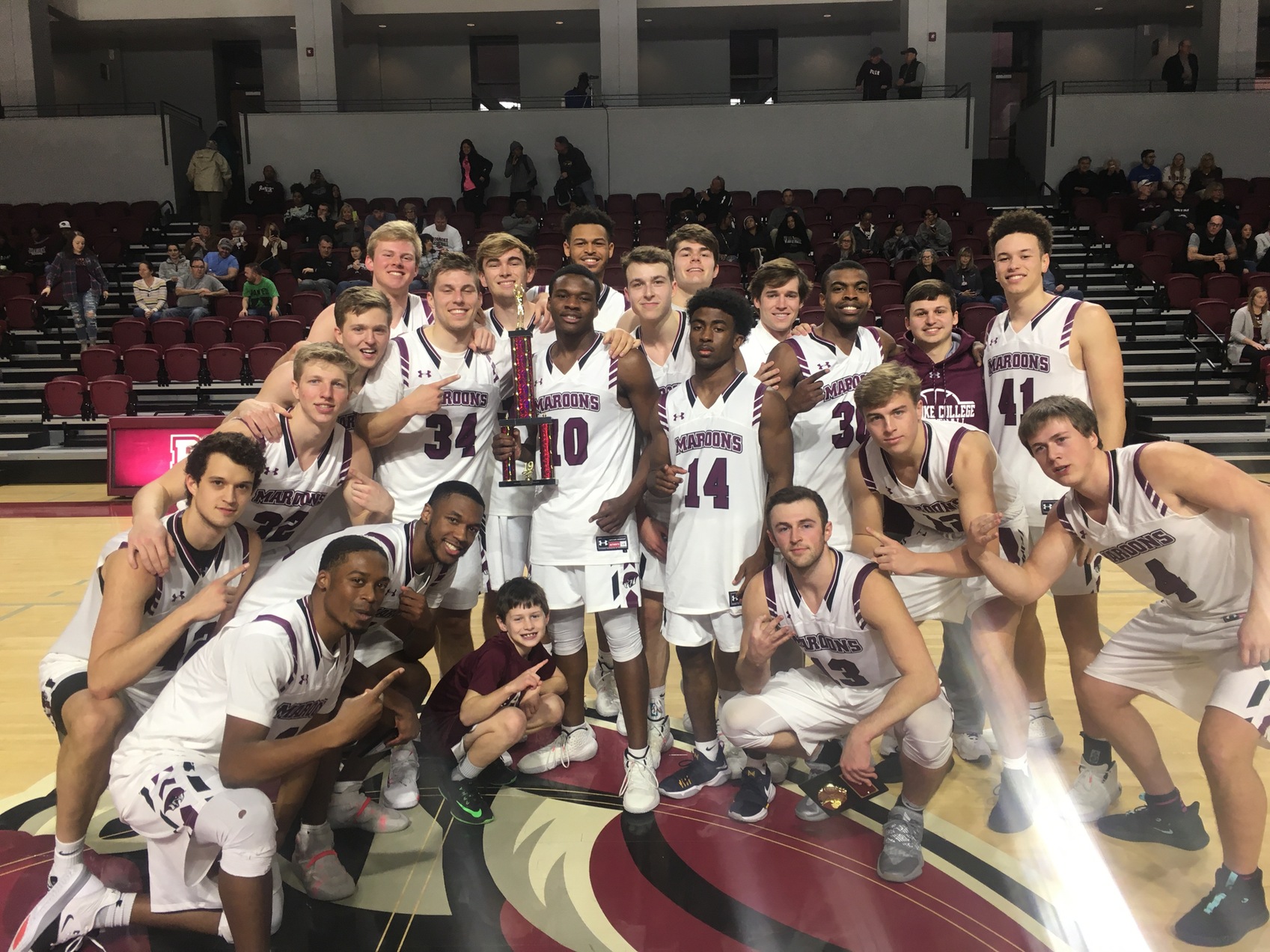 Roanoke captured the 2019 Cregger Invitational with an 86-54 victory over Stockton on Monday afternoon in Salem.