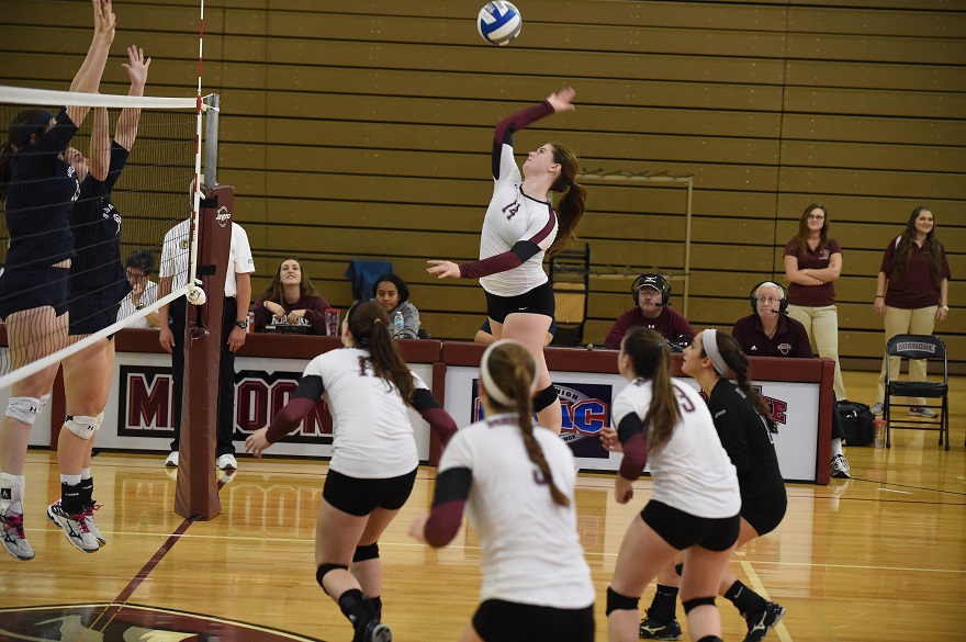 Volleyball Tops Ferrum and Hollins in Maroon Classic