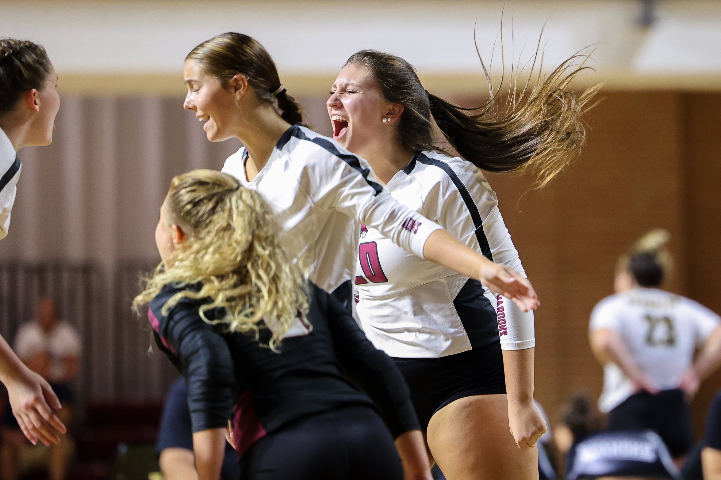 Maroons Down Hollins in Three Sets